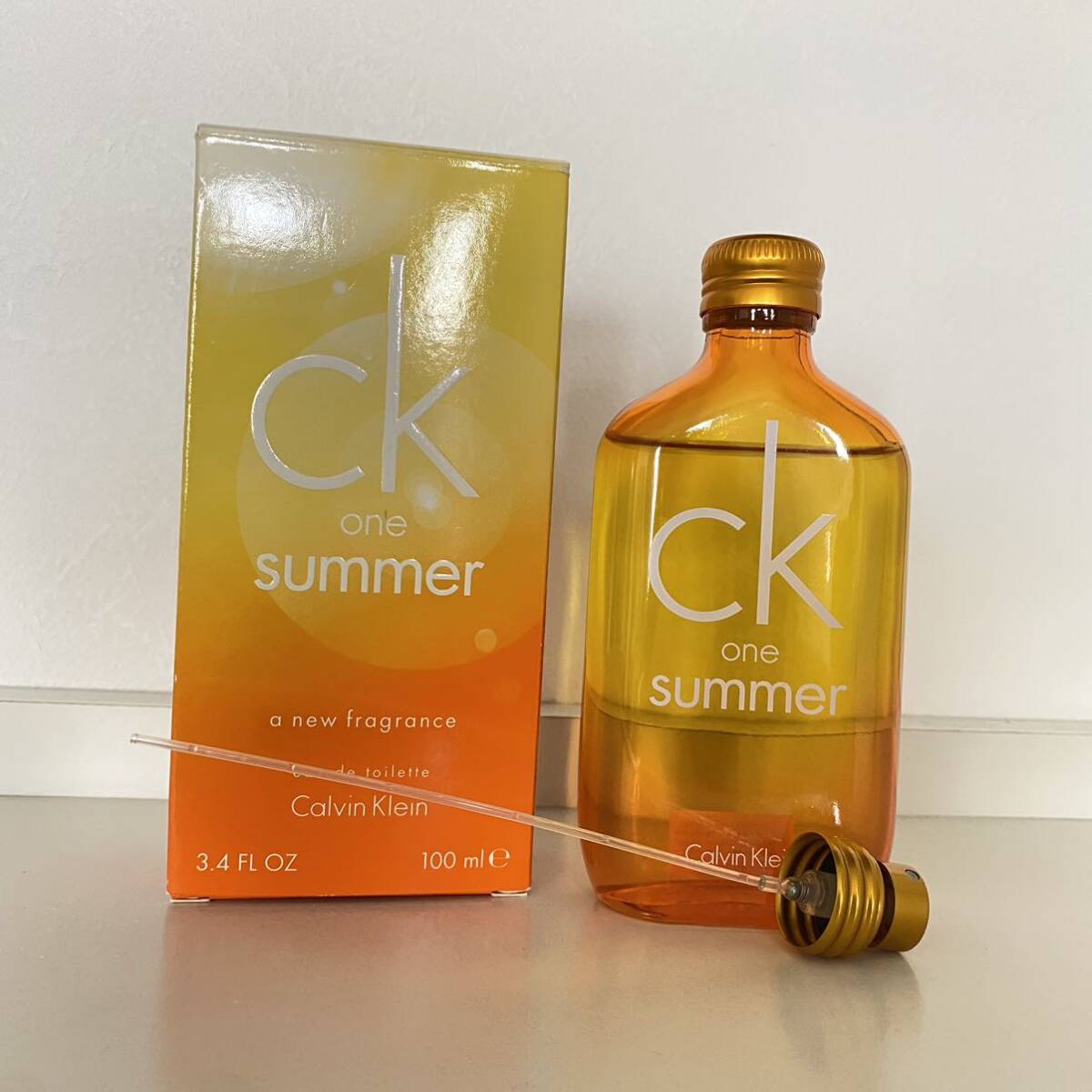  редкость! бесплатная доставка Calvin Klein CK One summer o-doto трещина 100ml Calvin Klein CK ONE SUMMER духи мужской Calvin Klein 