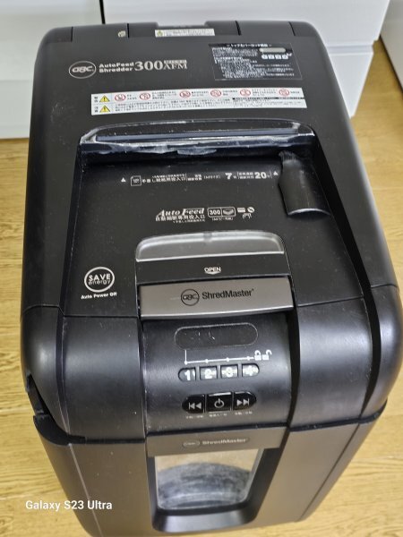 シュレッダー 最大300枚裁断 ロム、カード類祭壇可能 OA機器 シュレッダー 最大300枚裁断 ロム、カード類祭壇可能 OA機器
