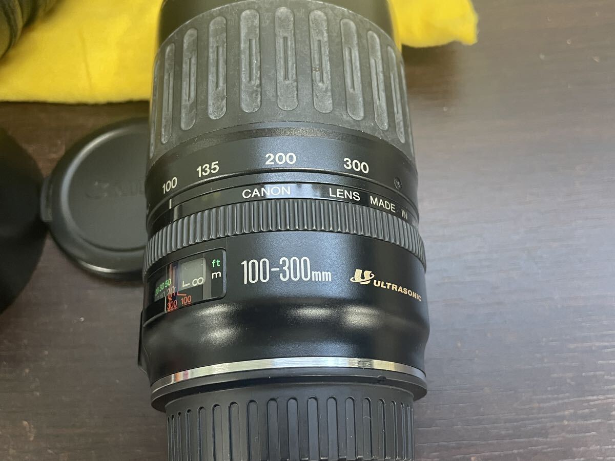 Canon キャノン　レンズ EF 100-300mm 1:4.5-5.6 ULTRASONIC レンズ用フード　ET-65Ⅱ カメラレンズ　付属品付き_画像3