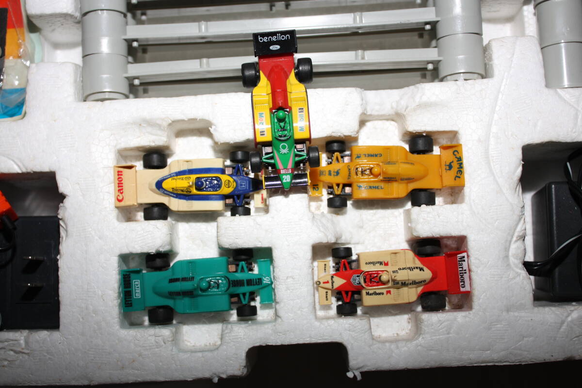 トミー TOMY AFX F1 ４車線 鈴鹿サーキット セット XS１０６ 車両５台の画像5