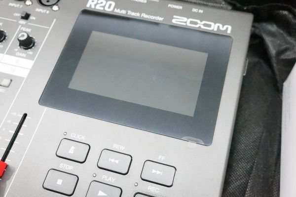 【美品】 ZOOM R20 ズーム マルチトラックレコーダー 16トラック MTR 4.3インチのタッチスクリーン搭載 A361_画像5