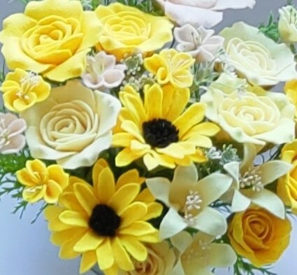 ☆フェルトで作った黄色いバラの花とミニひまわりの花の花、ユリの花、可愛い花たち☆_画像6