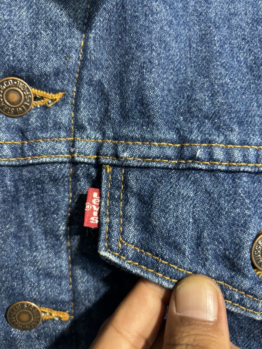 90's ヴィンテージ　Levi's リーバイス　70506 USA製　ブランケット付き　濃い色デニム　トラッカージャケット　40 L程　ボタン裏527 1990_画像5