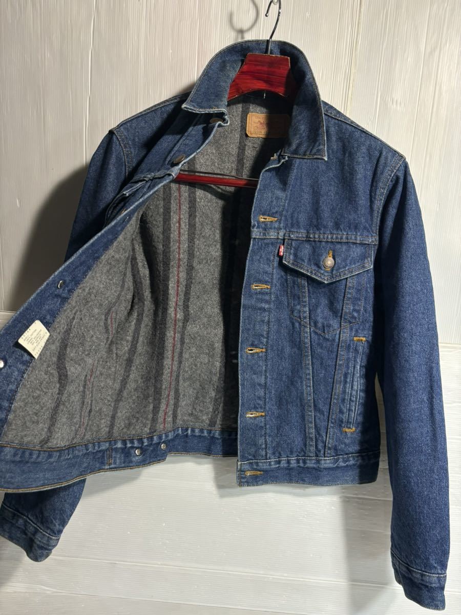 90's ヴィンテージ　Levi's リーバイス　70506 USA製　ブランケット付き　濃い色デニム　トラッカージャケット　40 L程　ボタン裏527 1990_画像9