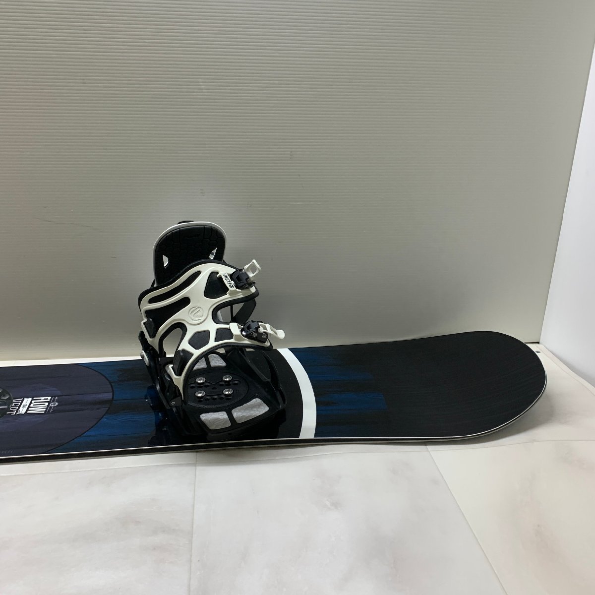 MIN【中古品】 MSMS FLOW フロウ スノーボード 154cm ＆ ビンディング セット VERT EZ-ROCK ALPHA 〈117-240310-CN-2-MIN〉の画像4