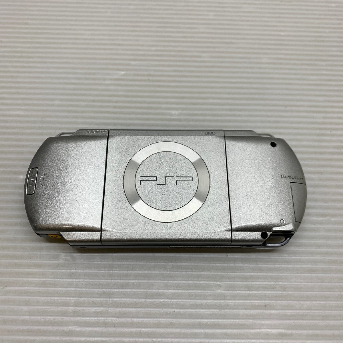 MIN【ジャンク品】 MSMG SONY PSP シルバー PSP-1000 ジャンク品 電源不可本体のみ 〈23-240311-MK-17-MIN〉_画像2