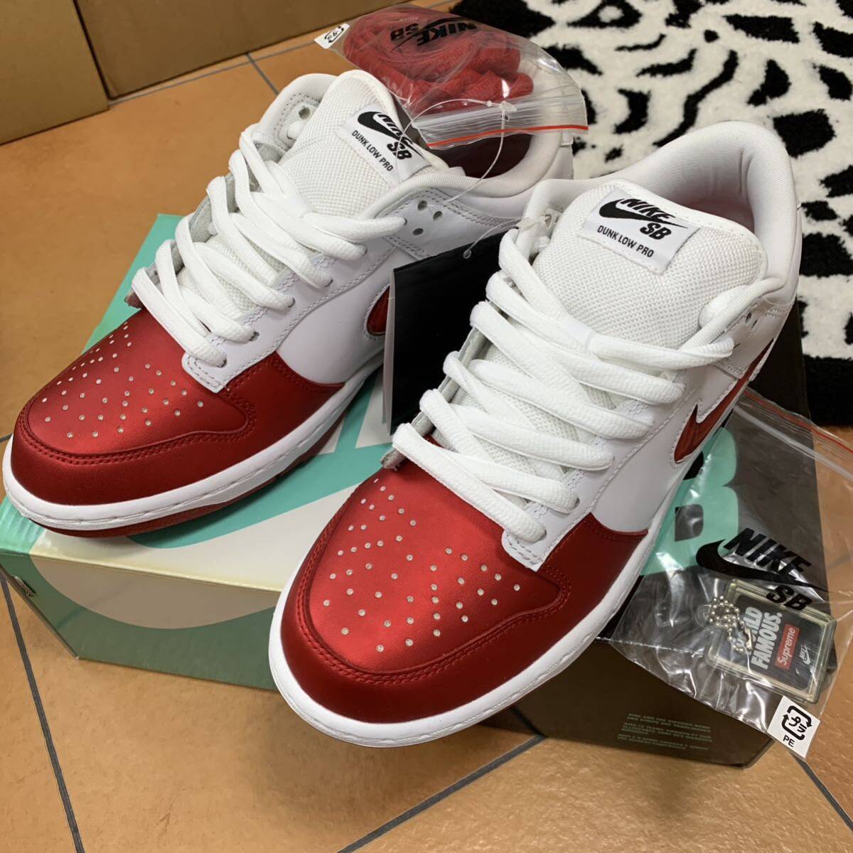 26センチ SNKRS当選 Supreme × Nike Dunk Low Pro Varsity Red White シュプリーム ナイキ ダンク ロー バーシティ レッド ホワイト 新品_画像2