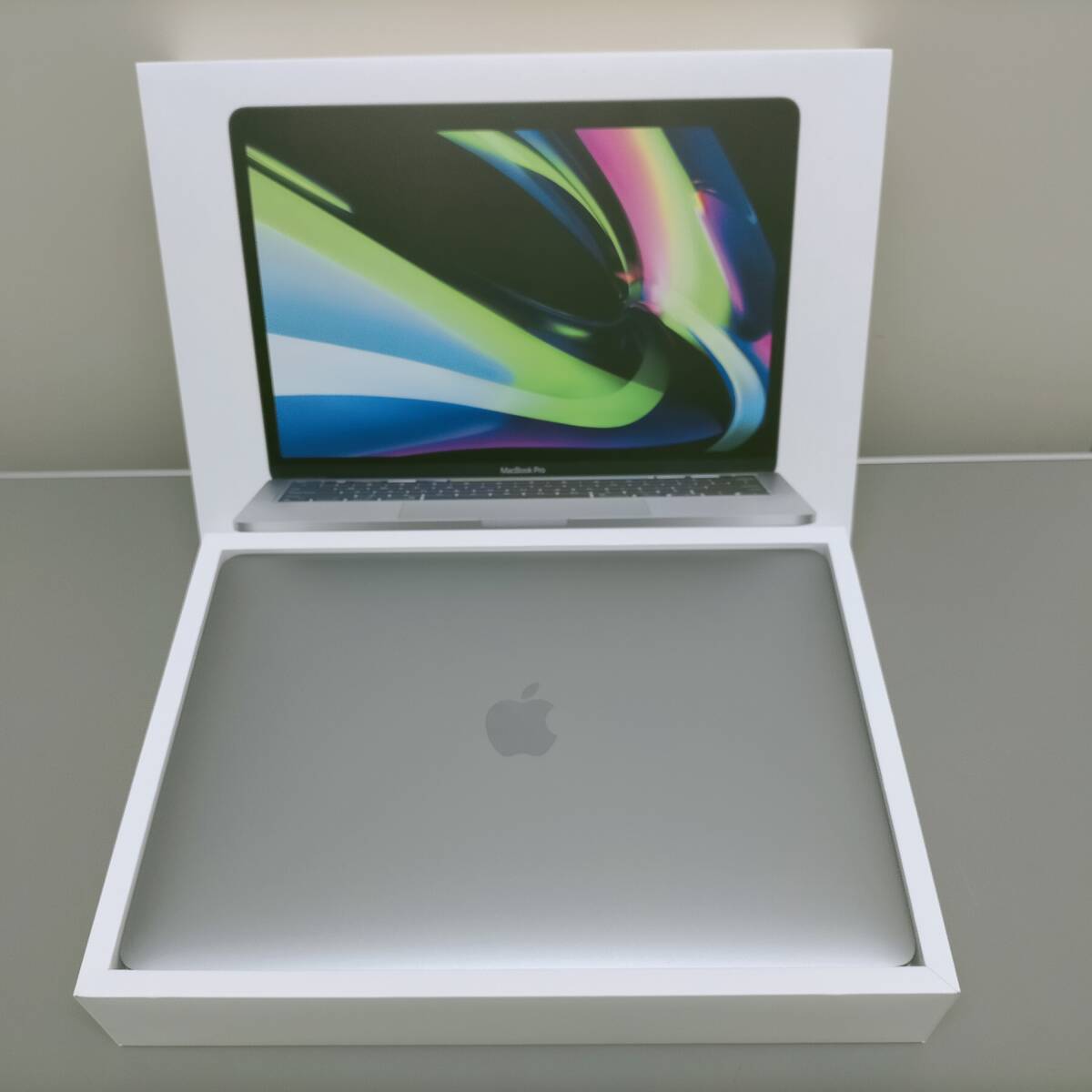 ★美品★ 13インチMacBook Pro M2 2022 16GBメモリ 256GB SSD CTO Z16R0004T シルバー MacOS13.6.4 Apple 2673の画像2