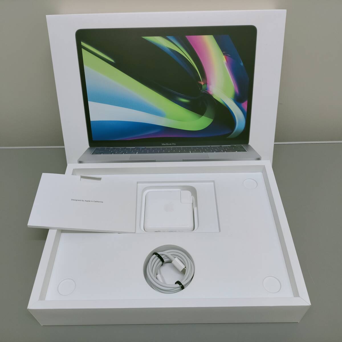 ★美品★ 13インチMacBook Pro M2 2022 16GBメモリ 256GB SSD CTO Z16R0004T シルバー MacOS13.6.4 Apple 2673の画像4