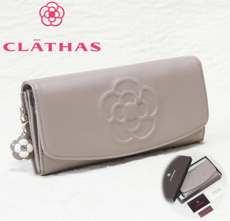 新品箱付き【CLATHAS クレイサス】ワッフル チャーム付き カメリア フラップ長財布 グレージュ v4689