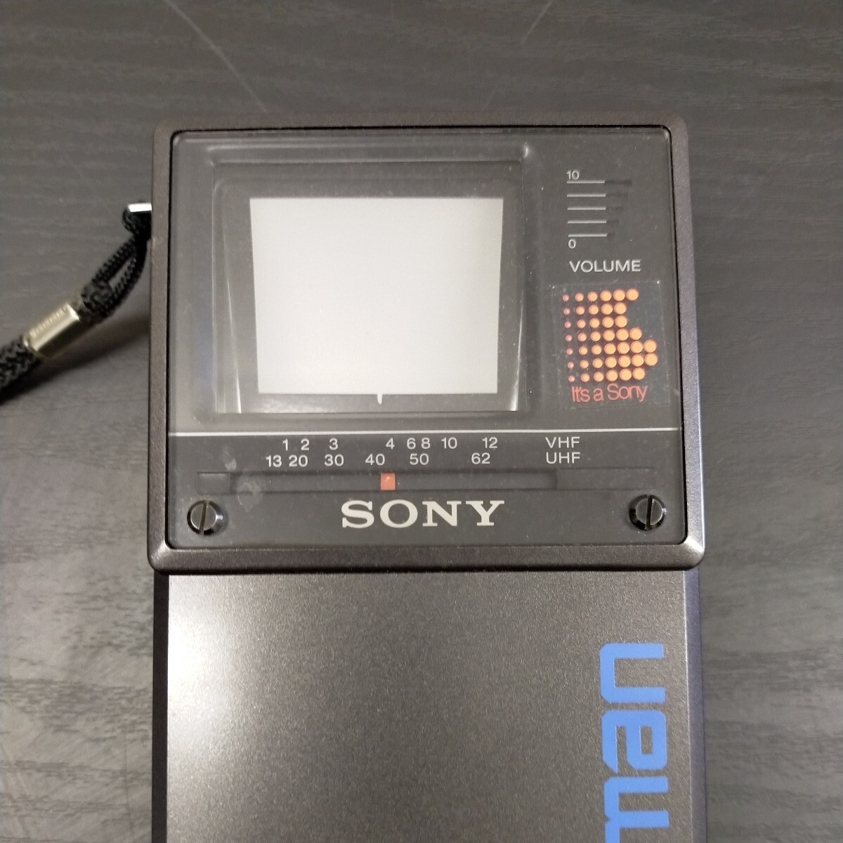 SONY ソニー FD-20 白黒テレビ/watchman/FLAT BLACK AND WHITE TV カバー付きの画像2