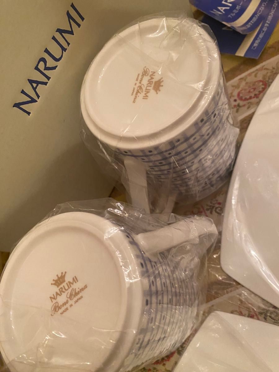 NARUMIナルミ　ボーンチャイナ  未使用ペアモーニングセット　スクエア皿、マグカップ