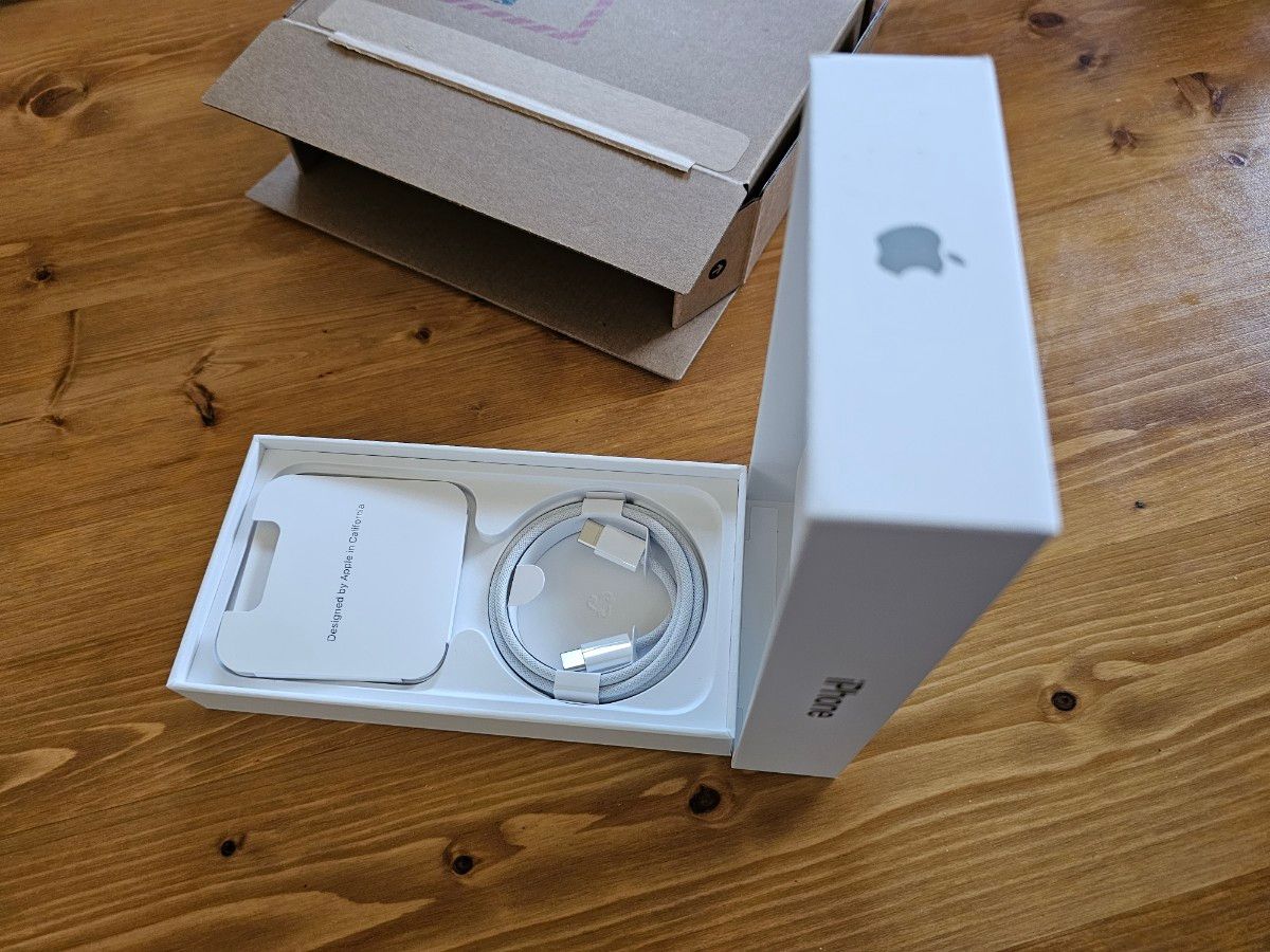 iPhone 15 pro 256gb ナチュラルチタニウム AppleStore購入品 極 iPhone 15 pro 256gb ナチュラルチタニウム AppleStore購入品 極