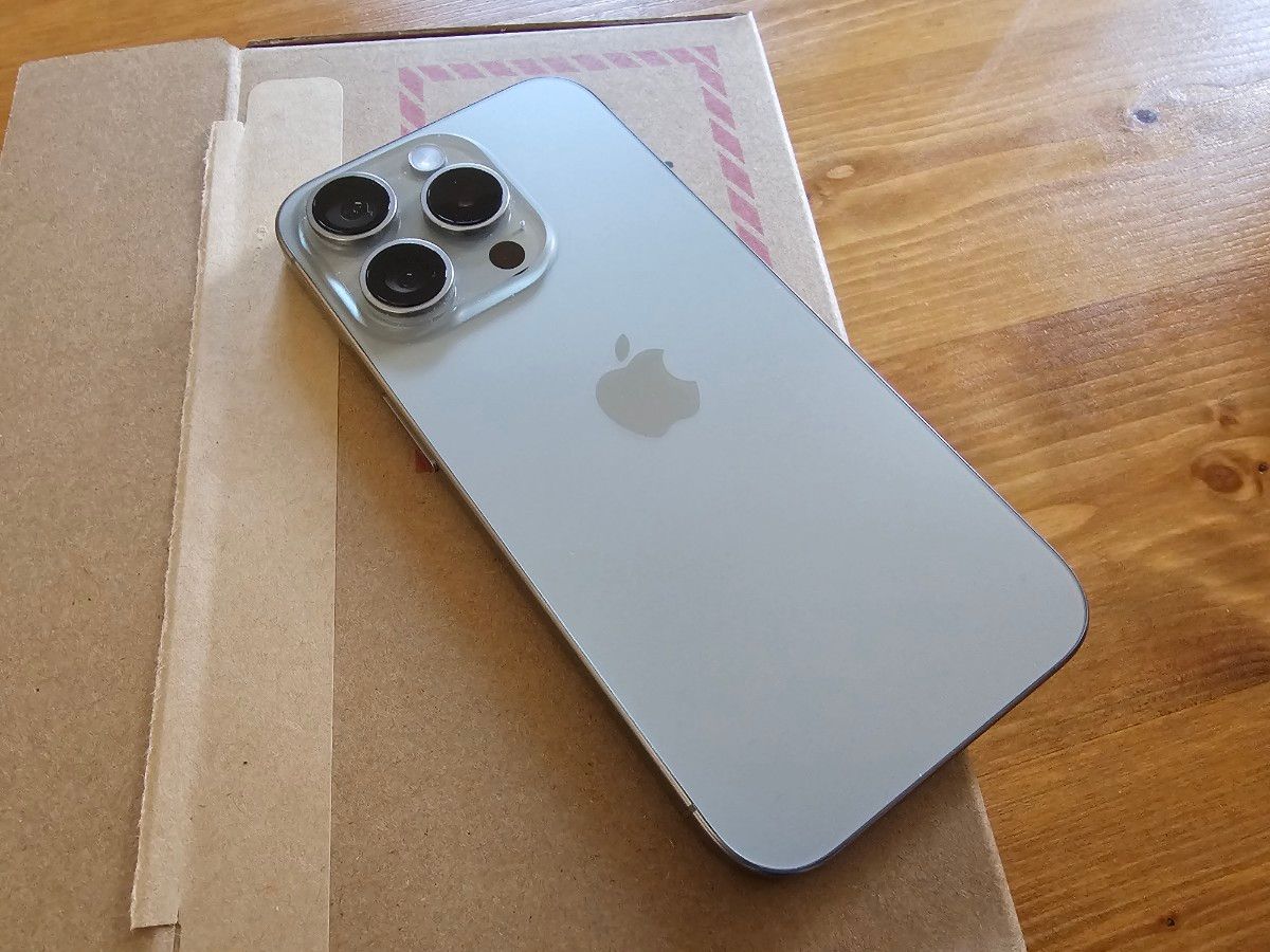 iPhone 15 pro 256gb ナチュラルチタニウム AppleStore購入品 極 iPhone 15 pro 256gb ナチュラルチタニウム AppleStore購入品 極