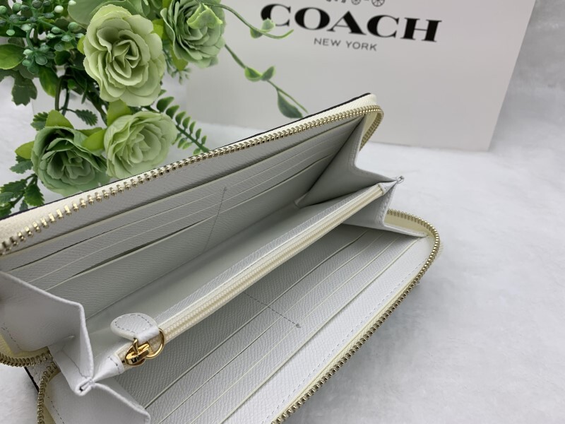 コーチ COACH 長財布 財布 ホワイト プレゼント 贈り物 ギフト シグネチャー ラウンドファスナー ロング ジップ 新品 未使用 F54805 C231