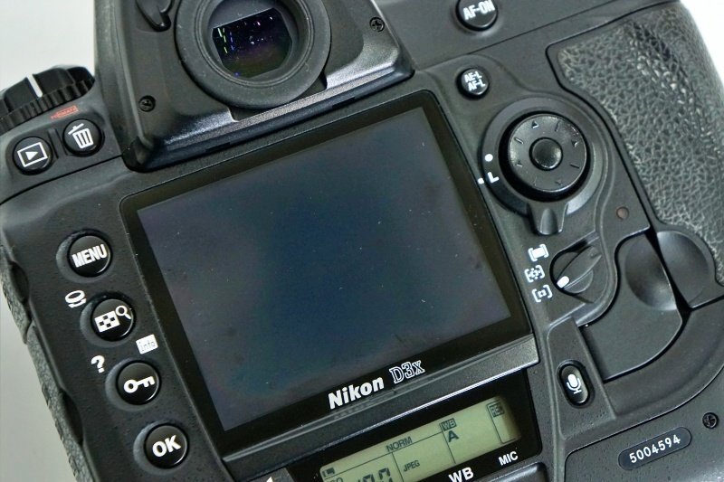 Nikon/ニコン デジタル一眼レフカメラ ボディ▲D3X 中古▲送料無料_液晶ディスプレイ内に曇りあり。
