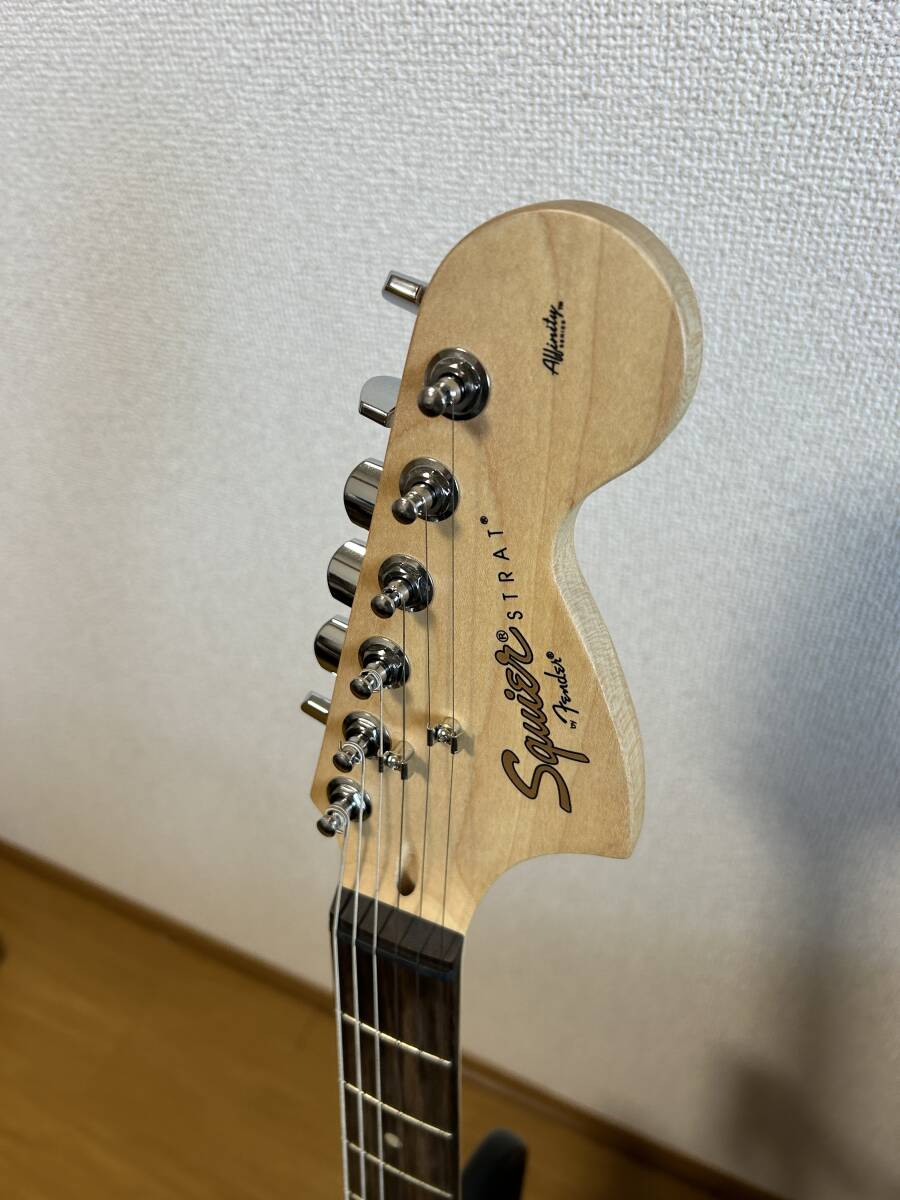 超美品 Squier by Fender / スクワイヤ バイ フェンダー ストラト SQ AFN FAT STRAT MBK SPRKL HTW  ブラック ギターの画像4