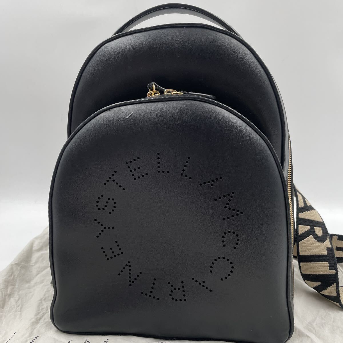 1円●美品●StellaMcCartney ステラマッカートニー リュック ステラロゴ ロゴ ベルト フェイクレザー 保存袋付き レディース 594165 黒_画像2