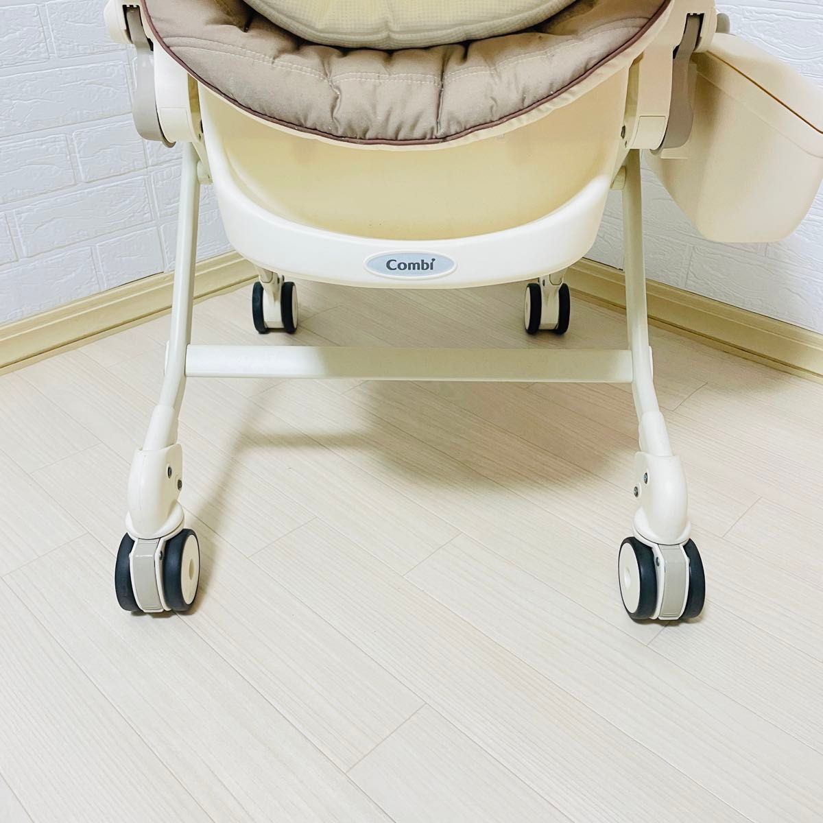 美品】コンビ ネムリラAT オートスウィング 電動バウンサー 美品】コンビ ネムリラAT オートスウィング 電動バウンサー