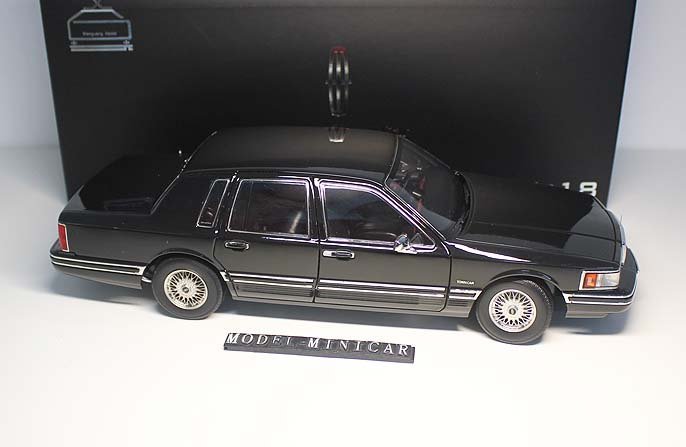 ▲限定品！金属製！全開閉！黑！リンカーン 1/18 Lincoln Town Car 新品