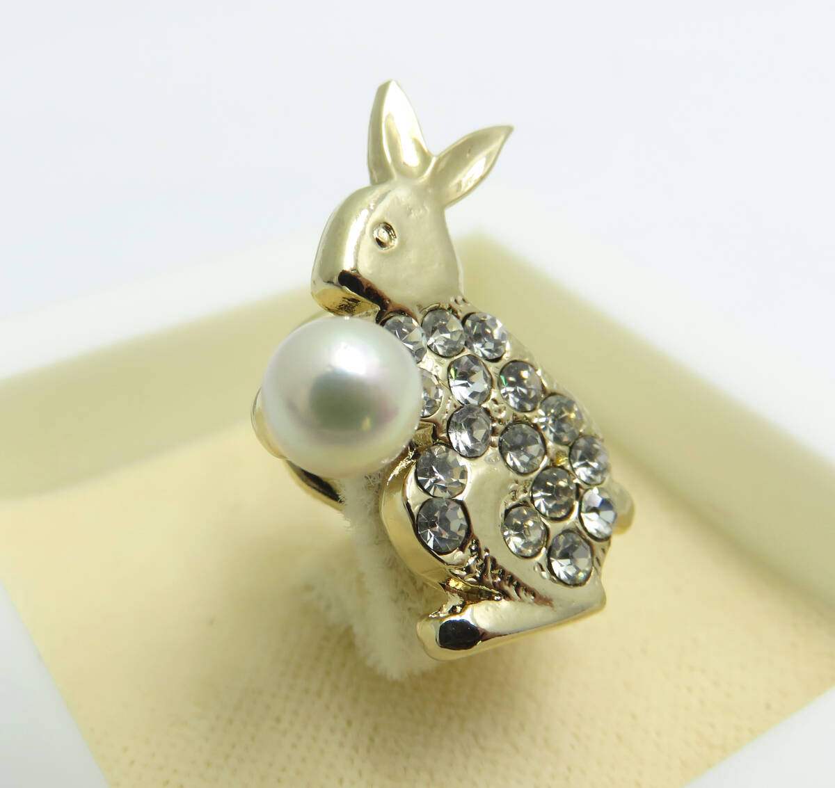 ☆MIKIMOTO/ミキモト うさぎ パール付き ピンバッジ 約5.4㎜ ラインストーン装飾 ウサギ 兎 ブローチ バッジ アクセサリー レディース_画像3