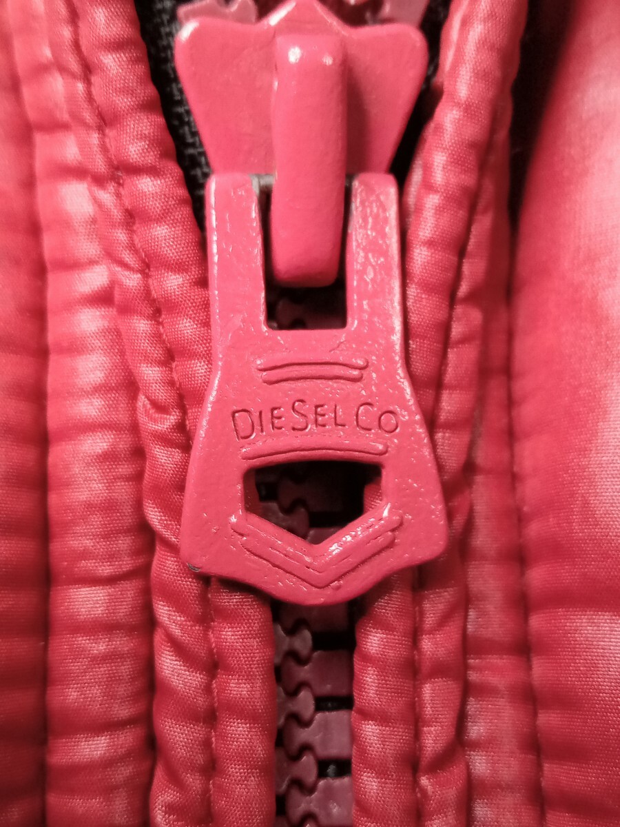 DIESEL ディーゼル ダウンジャケット 赤 レッド XXLサイズ フード付き 光沢 ロゴ 防寒 軽量 アウター バイカー 大きめサイズ _画像10