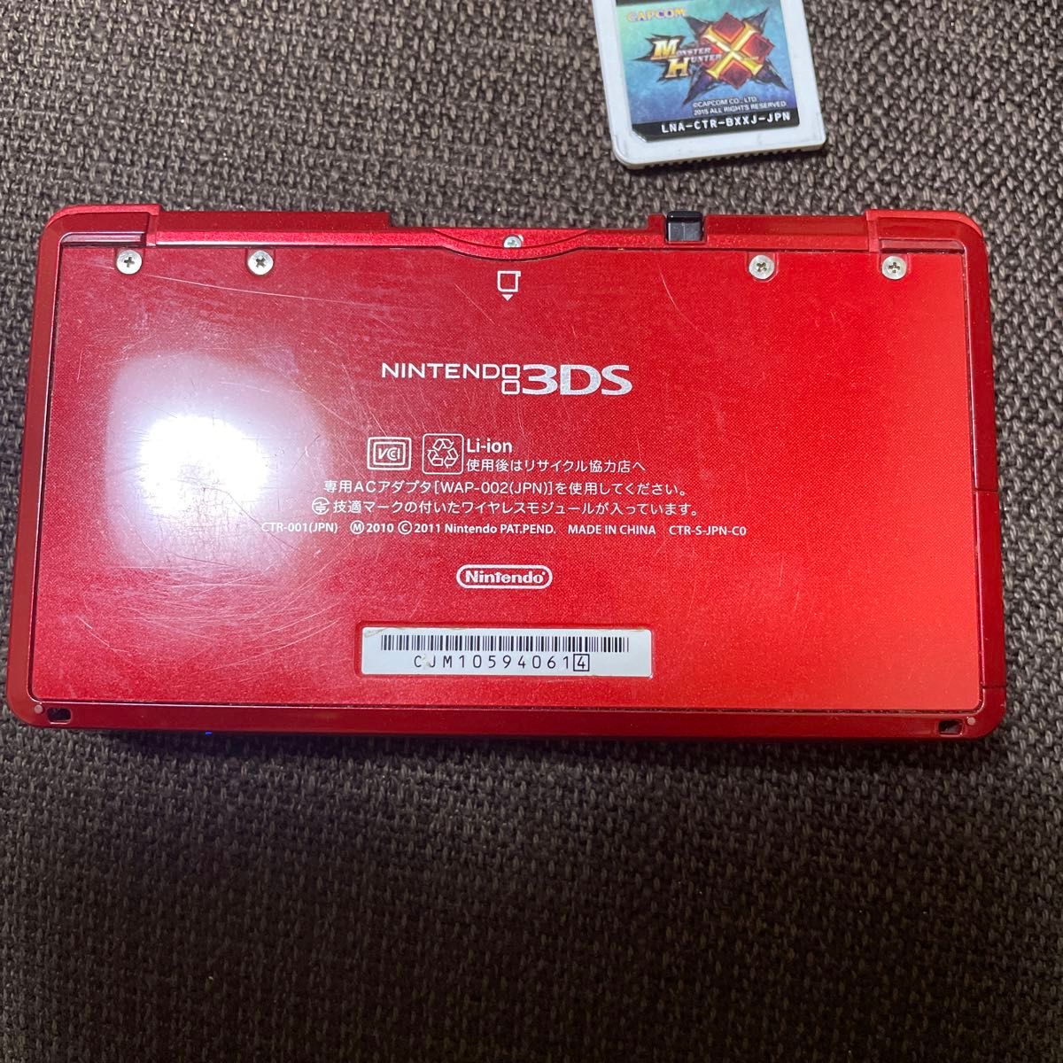 【動作確認済み、初期化済み】3DS 任天堂 赤　モンスターハンタークロスのソフト付き