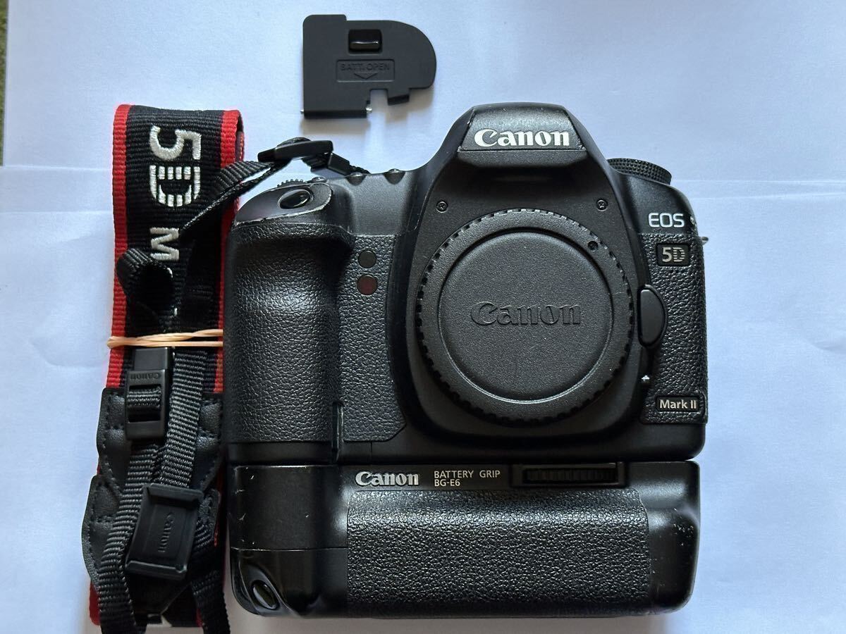 Canon キャノン EOS 5D Mark II デジタル一眼レフカメラ ボディー　バッテリーグリップ付き　中古　シャッター耐久性能約15万回　箱付き