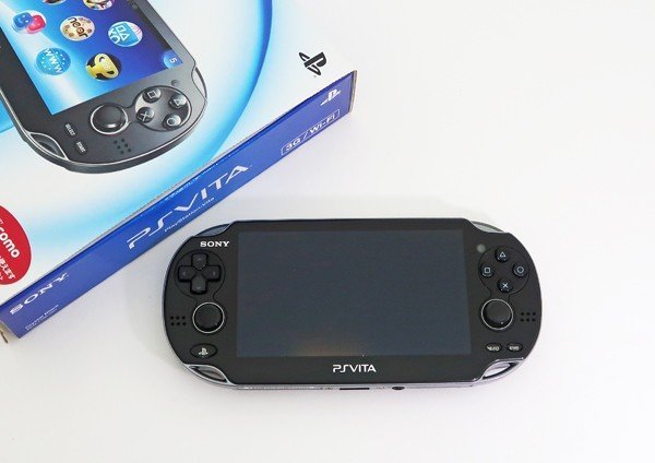 ◇【SONY ソニー】PS Vita 3G/Wi-Fiモデル + メモリーカード16GB PCH-1100 クリスタルブラック_画像1