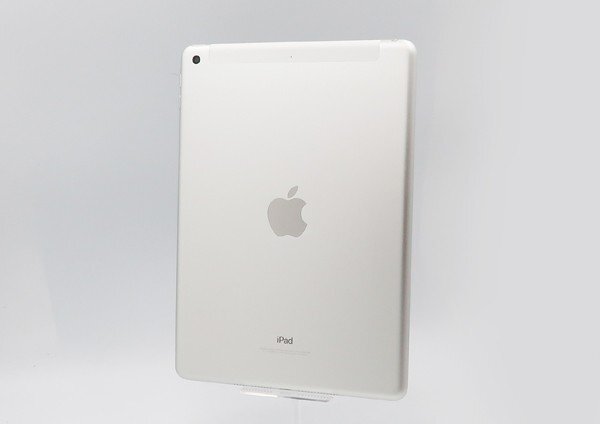 ◇【au/Apple】iPad 第5世代 Wi-Fi+Cellular 32GB MP1L2J/A タブレット シルバー_画像1