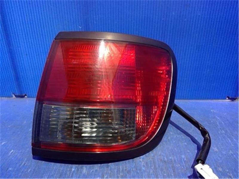  Nissan original Avenir { RNW11 } right tail lamp P60405-24002385