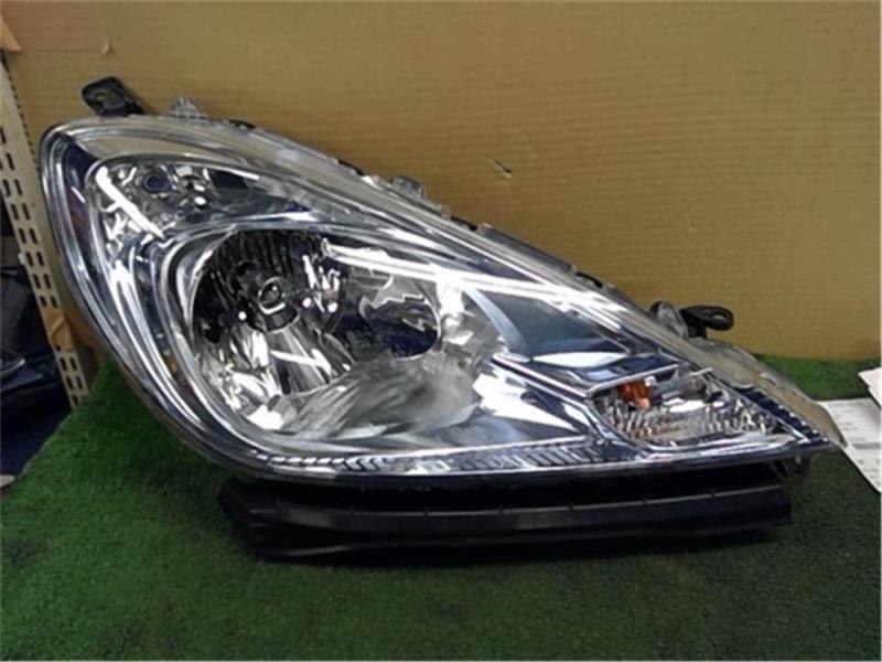 ホンダ 純正 フィット 《 GP1 》 右ヘッドライト P70400-22007622