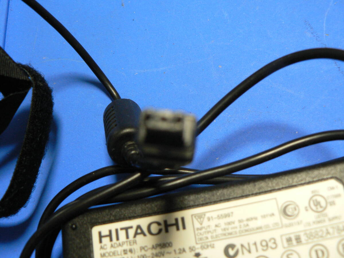 送料最安 230円 PAD312：日立ノートPC用ACアダプタ　HITACHI PC-AP5800　出力 16V-2.8A　給電口特殊形状＝平型3.5x6.5mm　本体のみ_画像3