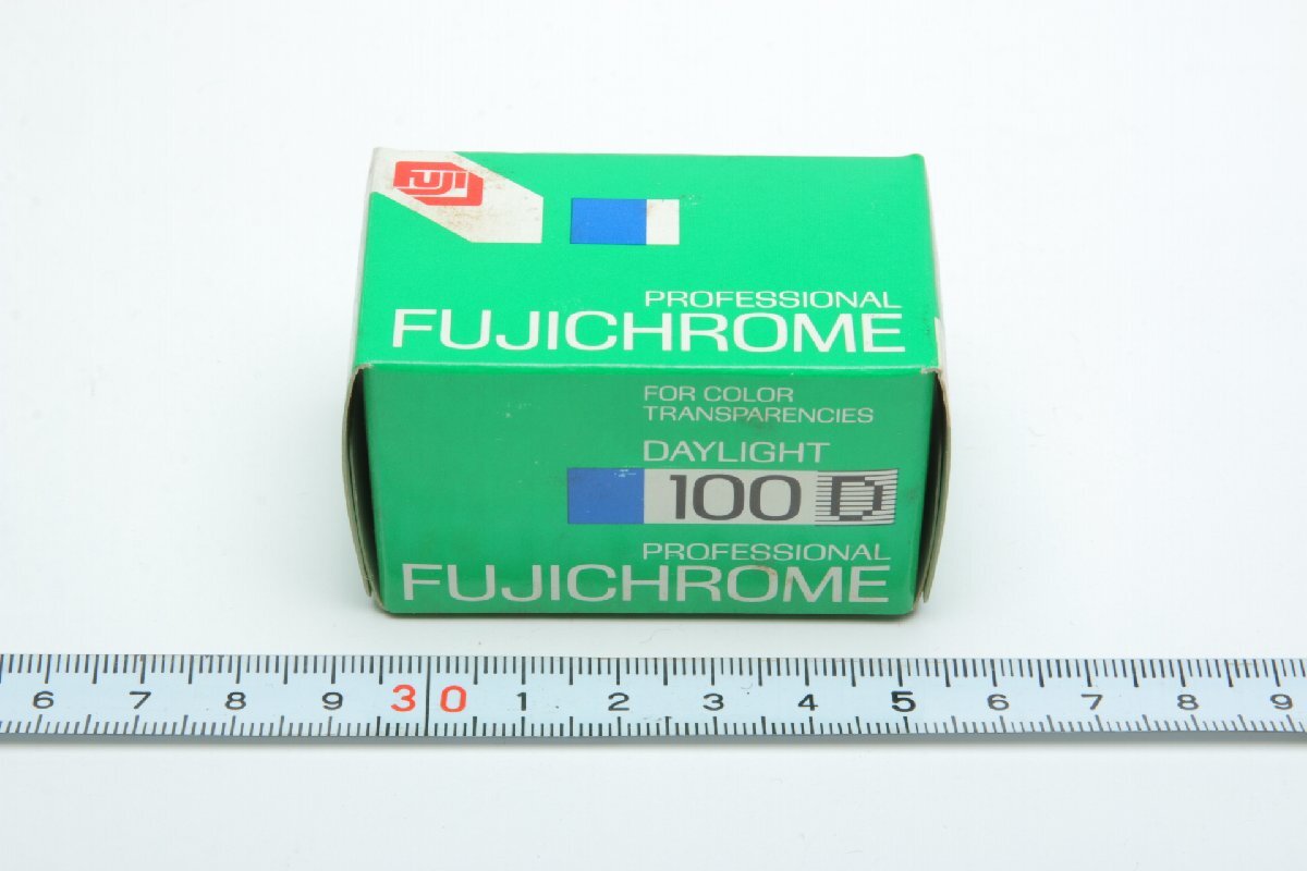 ※【新品未開封・期限切】 36枚撮 35mm 35ミリ FUJIFILM FUJICHROME 富士フィルム フジクローム 100D カラーリバーサルフィルム 箱付 c0145_画像1