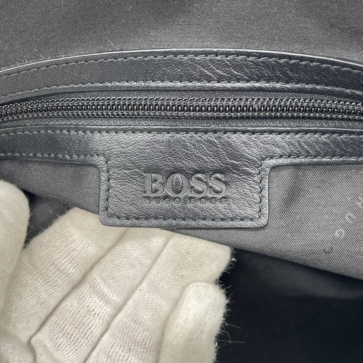 HUGO BOSS メッセンジャーバッグ ブラック シボ革 黒 ショルダーバッグ 肩掛け 斜め掛け クロスボディ ヒューゴボス ショルダーバッグ_画像10