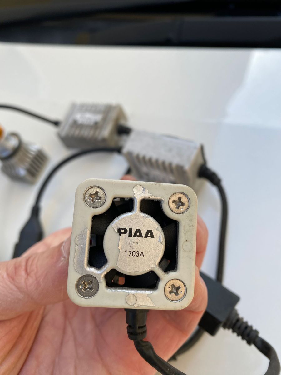 PIAA LEDフォグランプ　LEF102Y  LED バルブ ピア イエロー　H8/H11/H16タイプ