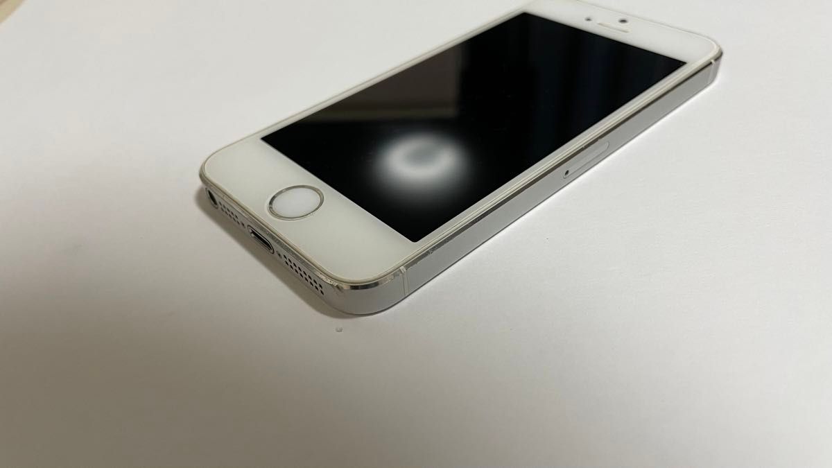 「中古品」 Apple iPhone5s 32GB  シルバー キャリア:docomo