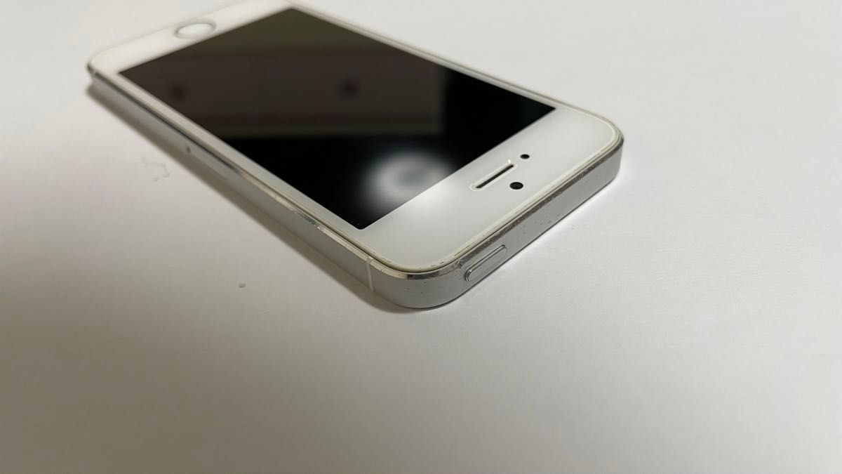 「中古品」 Apple iPhone5s 32GB  シルバー キャリア:docomo