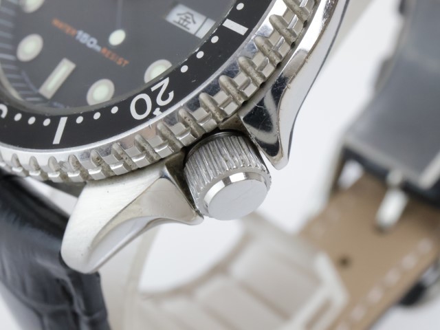 2403-503 セイコー クオーツ 腕時計 SEIKO 6458 6000 ダイバー 150m デイデイト 黒文字盤 スクリューバック_画像2
