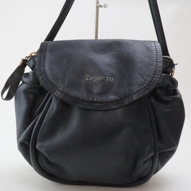 2403-106 Repetto shoulder bag pochette Repetto leather made black 