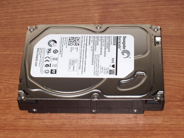 ★ 3TB ★ Seagate Barracuda【 ST3000DM001 】FW:CC27 稼働少 ★R70