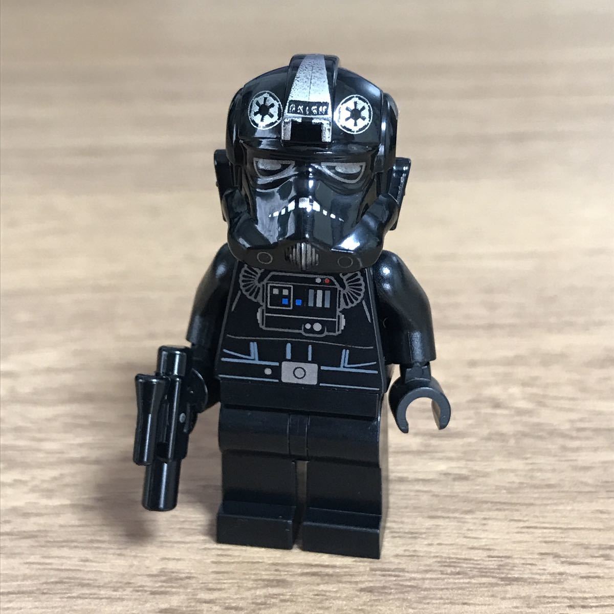 LEGO レゴ ミニフィグ STARWARS スターウォーズ タイ・ファイター パイロット 銃の画像1