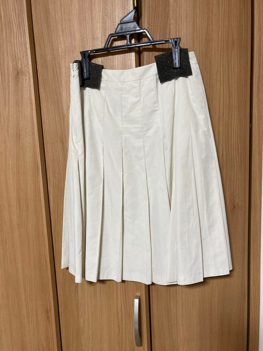 白色スカート