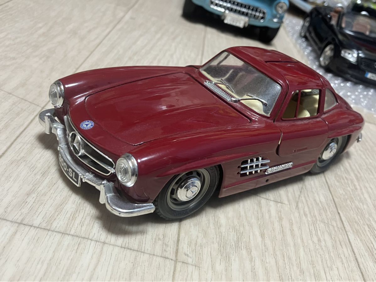 1/24 ブラーゴ メルセデス・ベンツ ミニカー レッド burago 赤 300-SL ガルウィング ビンテージカー _画像1