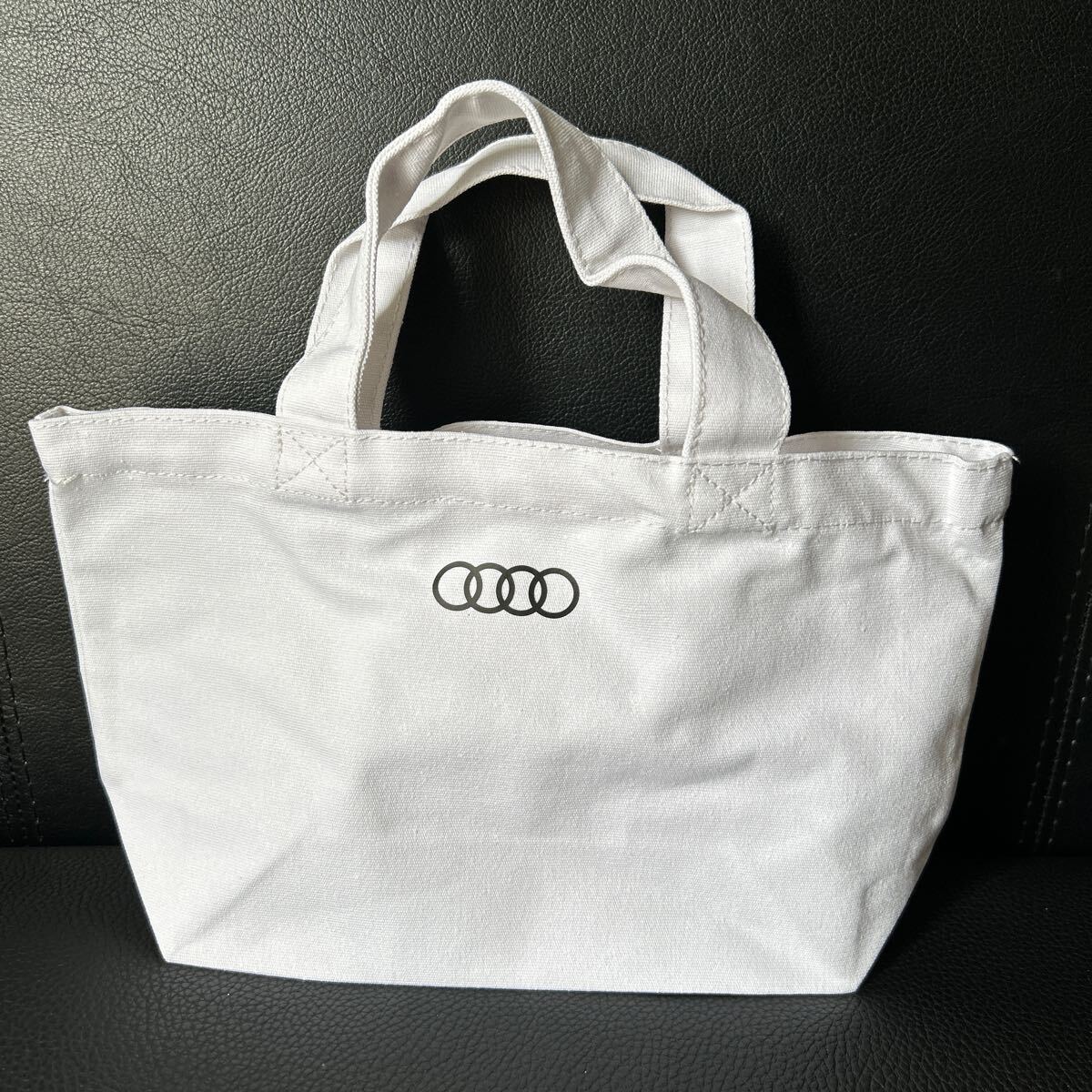 未使用★Audi /アウディ　オリジナル　ミニ・トートバッグ　白/ホワイト　純正　ノベルティ★非売品_画像1