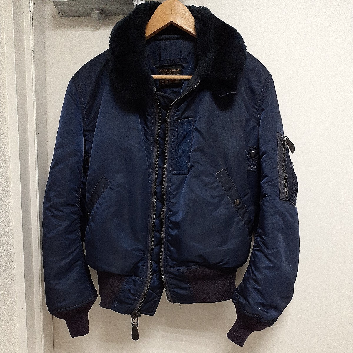 ★中古品★ U.S.AIR FORCE JACKET FLYING INTERMEDIATE B-15C フライトジャケット ネイビー系 アウター アメリカ製 サイズ38 み_画像1