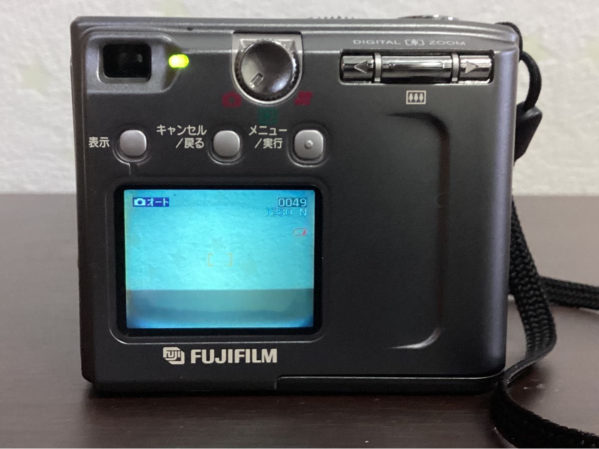 FUJIFILM FinePix 4500 デジタルカメラ デジカメ 単三電池