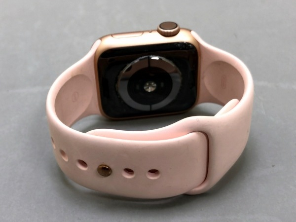 アップル 腕時計 Apple Watch Series4 GPSモデル 40mm MU682J/A ゴールドアルミニウム/ピンクサンドの画像3
