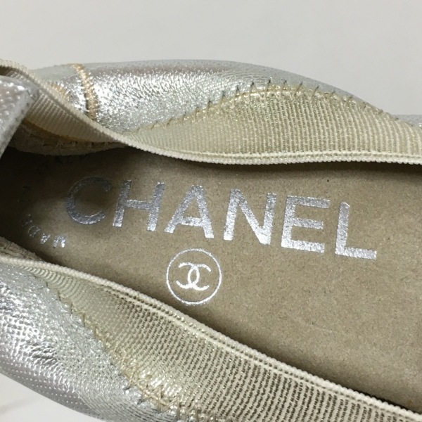 シャネル CHANEL パンプス 35C G26643 - 化学繊維×スエード シルバー×ゴールド×ベージュ レディース ストライプ 靴_画像5