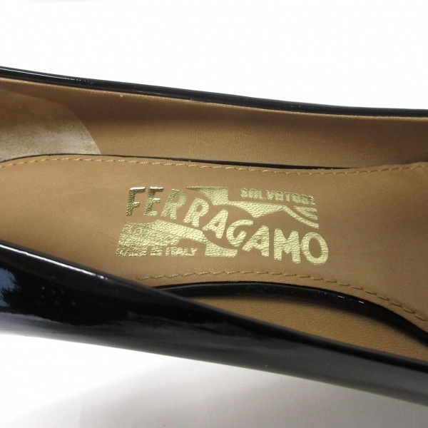 サルバトーレフェラガモ SalvatoreFerragamo パンプス 7 1/2 C 0539110 SUSI エナメル（レザー）/パテント 黒 レディース 美品 靴_画像5